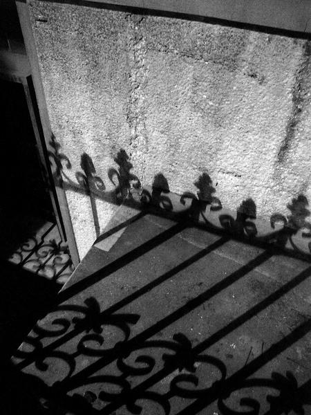 Ombres , nuit et solitude ....